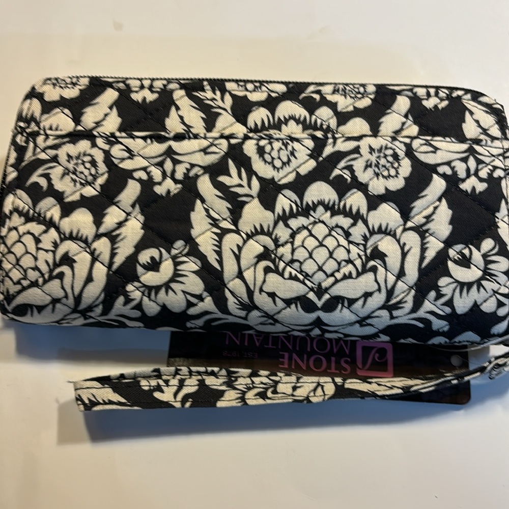 Stone Mountain wristlet/clutch black and white floral print NWT - Picture 3 of 5
